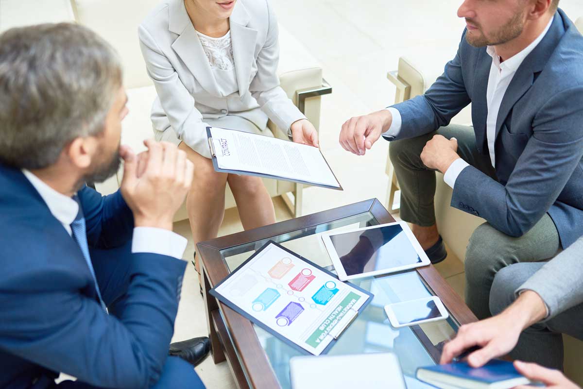 Business-people-discussing